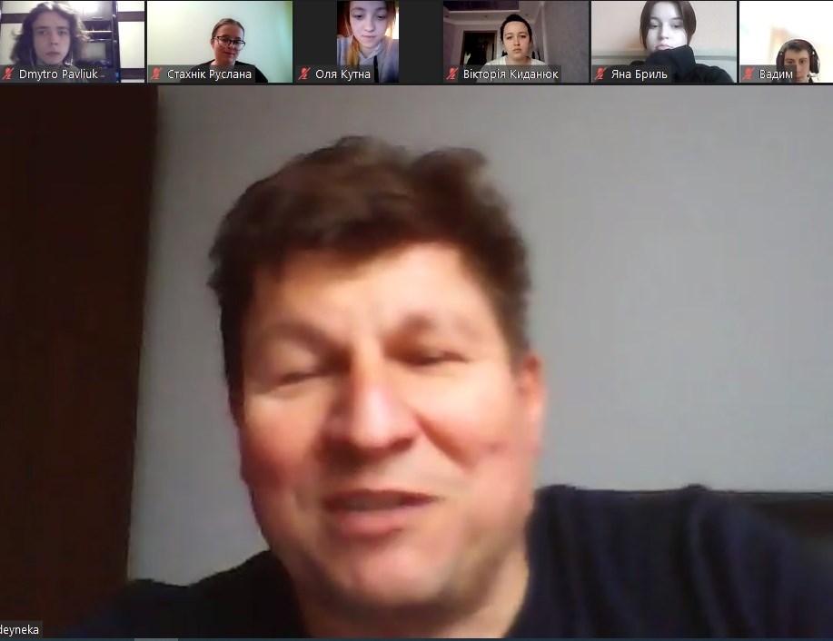 Лектор відповідає на питання